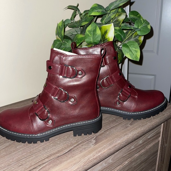 Woman’s SO faux leather combat boot ( NEVER WORN ) - Picture 2 of 14